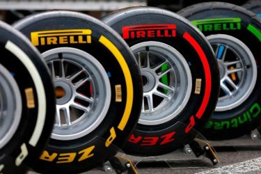Cuatro-neumaticos-Pirelli-de-carreras